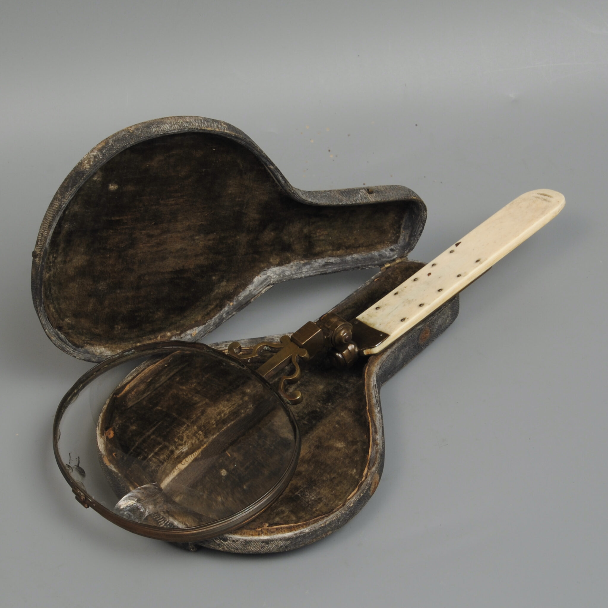 Library lens in shagreen case as seen on the Edward Scarlett trade card