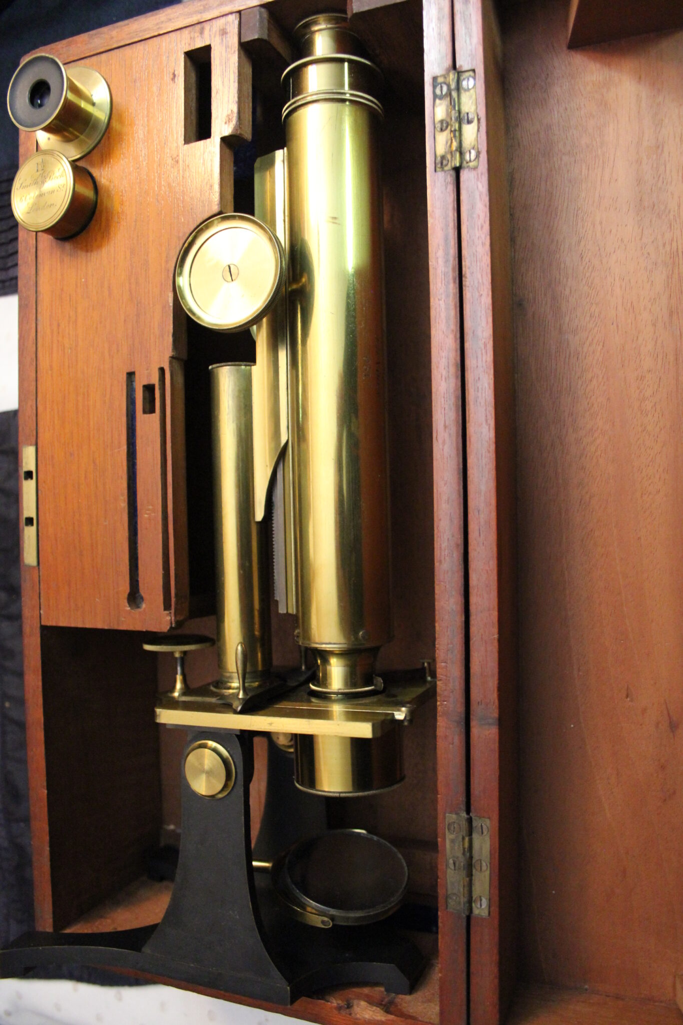 ~NEAR PERFECT SMITH AND BECK REVERSE CLAW MONOCULAR~