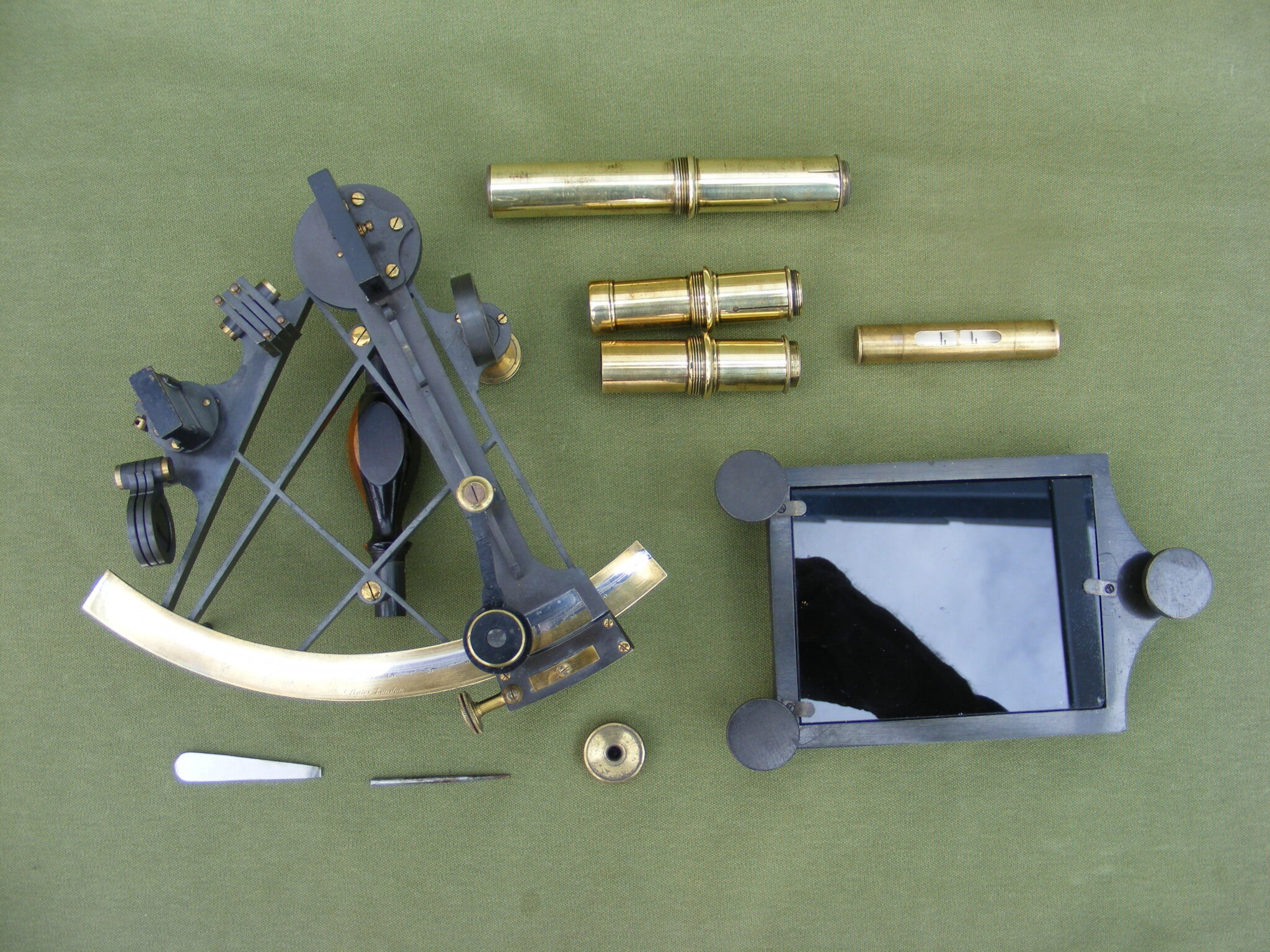 MINIATURE SEXTANT & ARTIFICIAL HORIZON