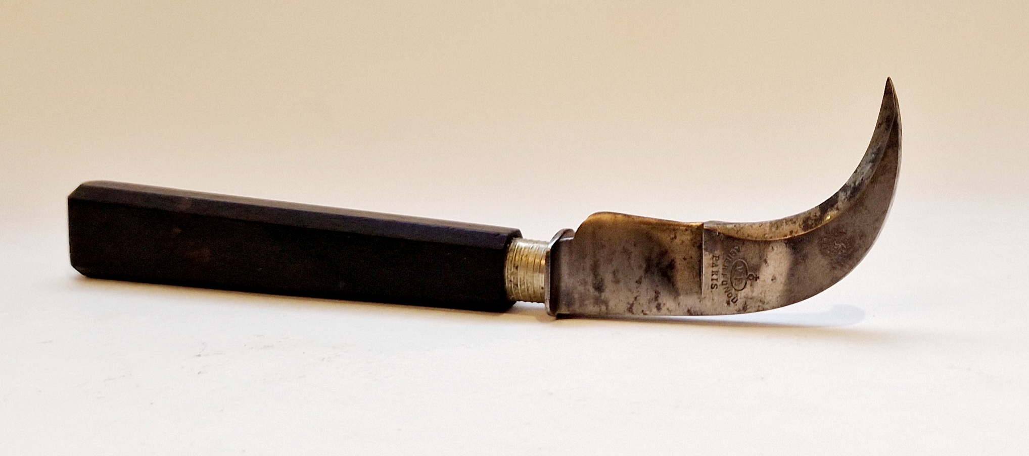 An unusual small curved amputation knife for tumors by Vitry, circa 1800