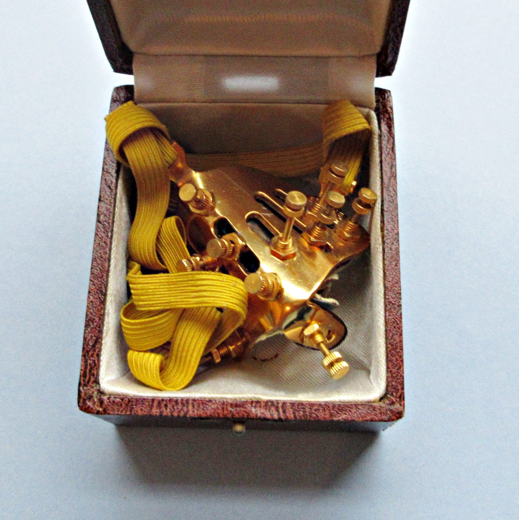 “NICE NOSE” Nose Shaper in Original Case