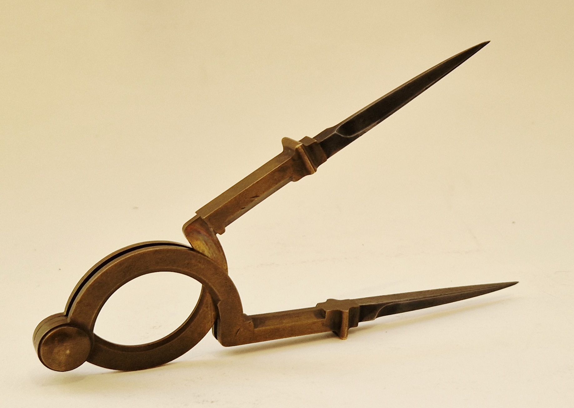 Brass and steel maritim single-handed dividers, 17th century