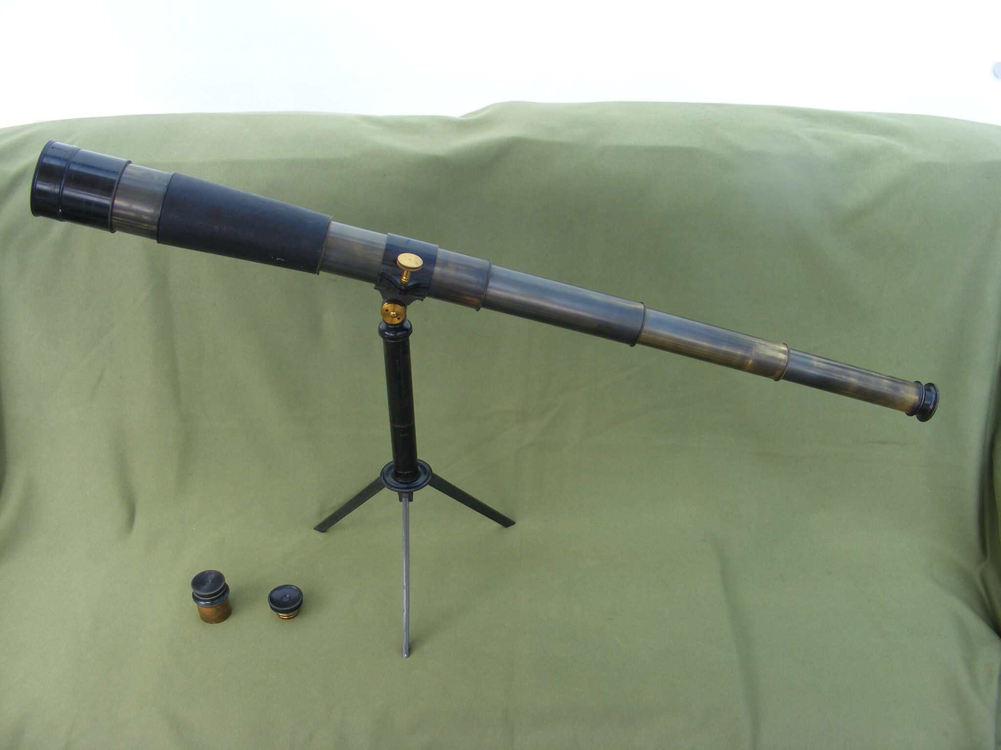 FINE DOLLOND TELESCOPE AND STAND