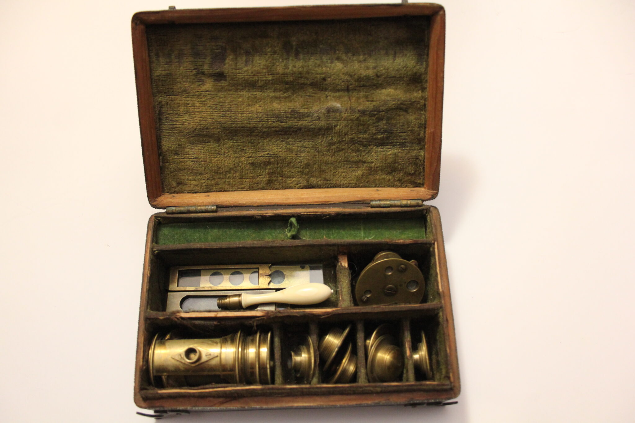 ~FINE 18th C. SCREW BARREL MICROSCOPE-UNUSUAL~