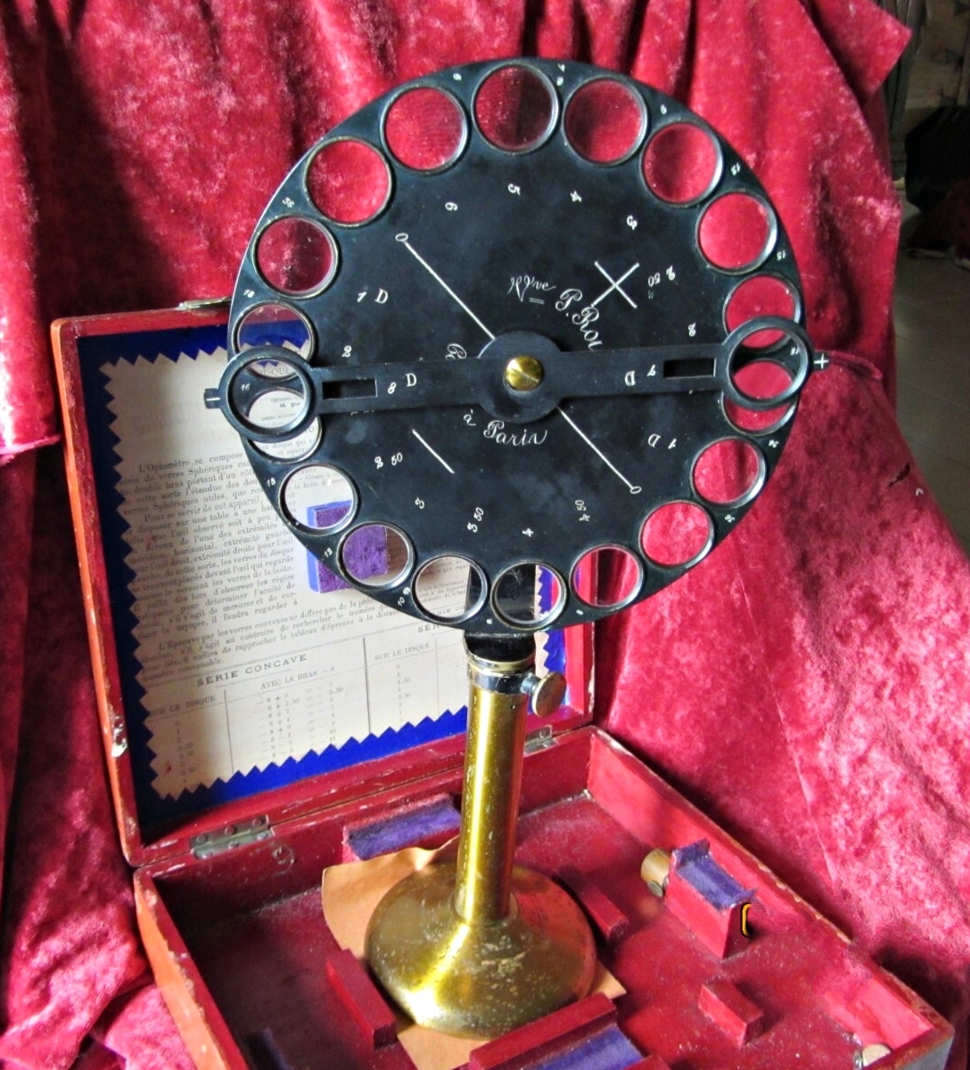C1890 disc-form optometer by Roulot, Paris