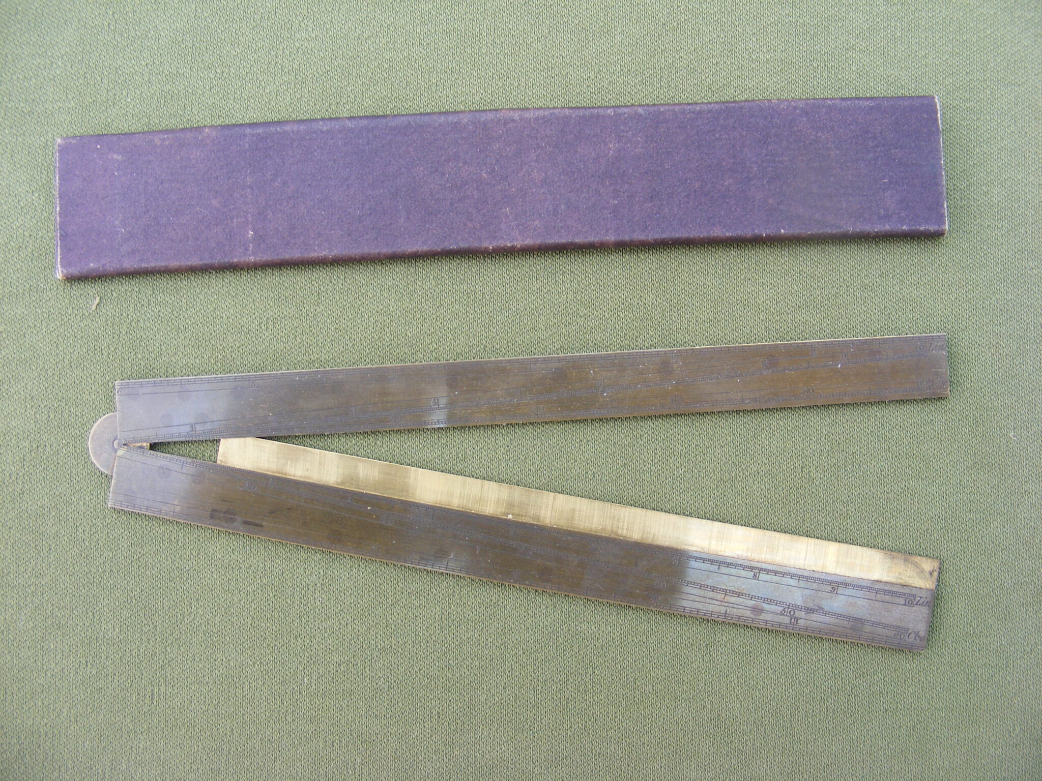 BRASS SECTOR WIT SLIP CASE