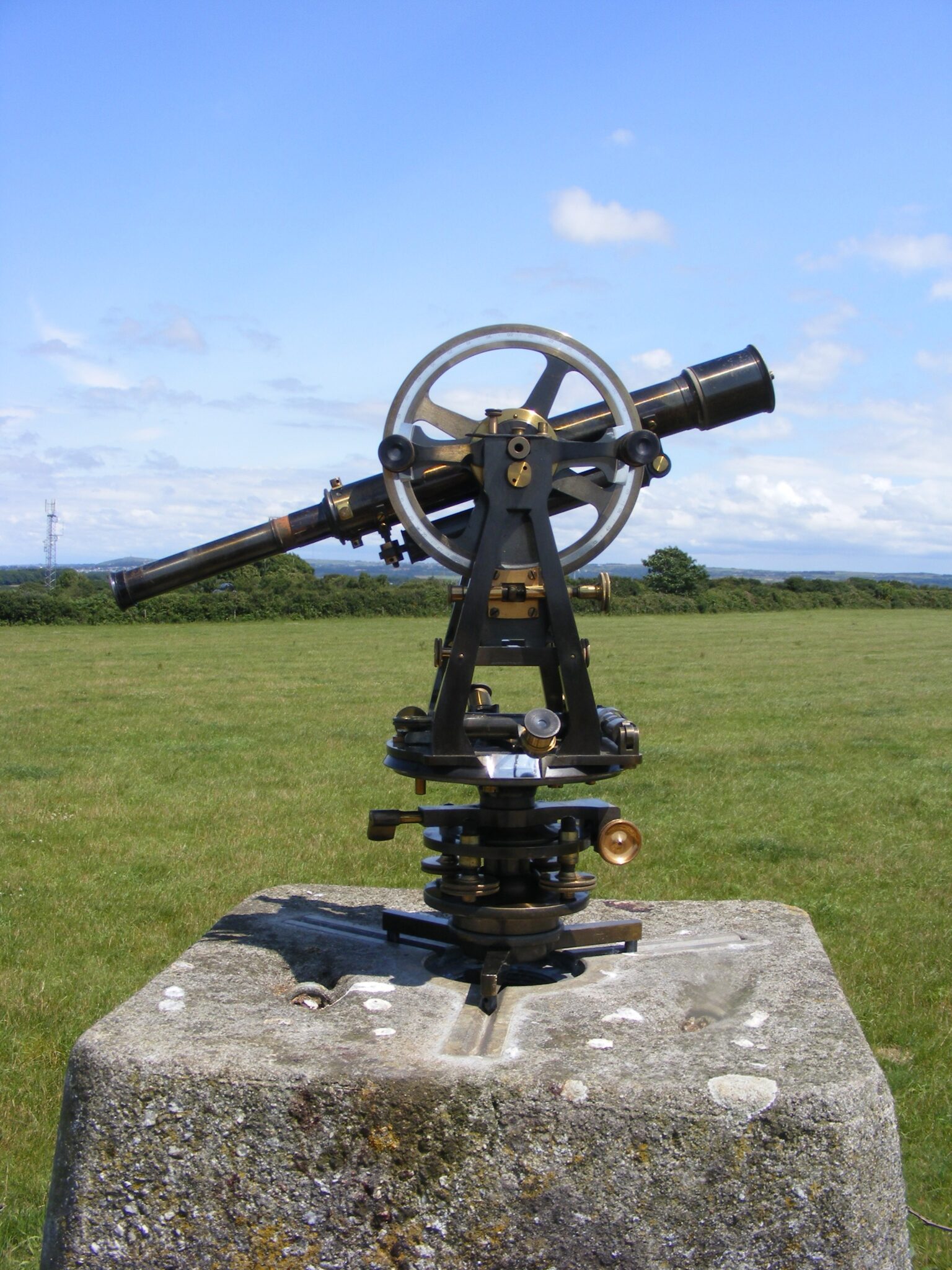 EXCELLENT 5 INCH TRANSIT THEODOLITE WITH TRIG POINT TRIPOD BY TROUGHTON & SIMMS