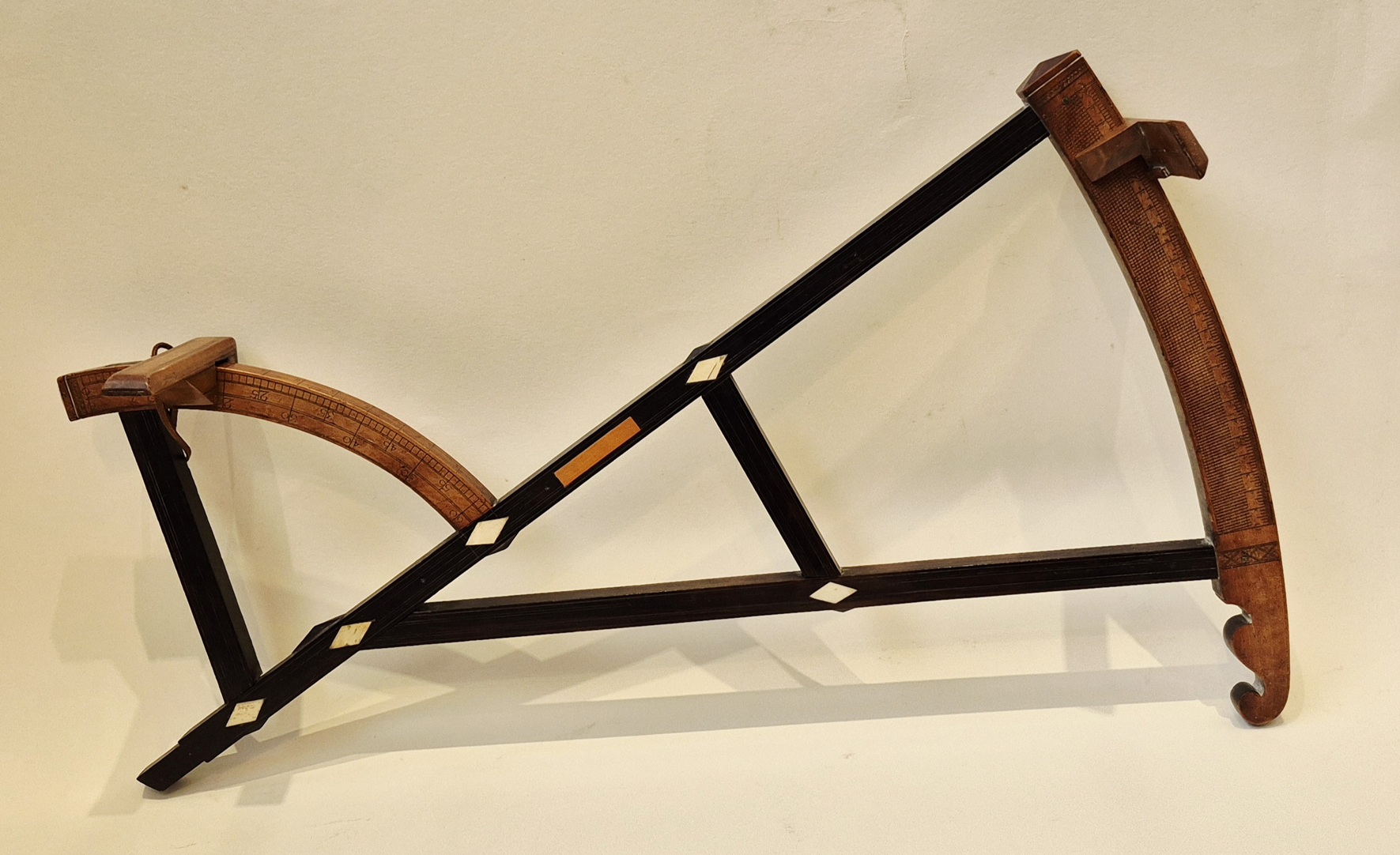 An early and unsual Dutch Backstaff with additionnal lines, Holland, first half of the 18th century