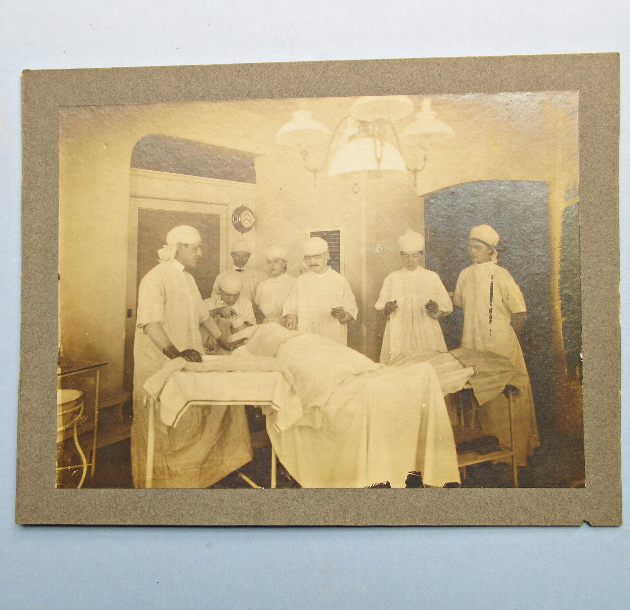 Photo of WW1-Era Anesthesiologist at Work