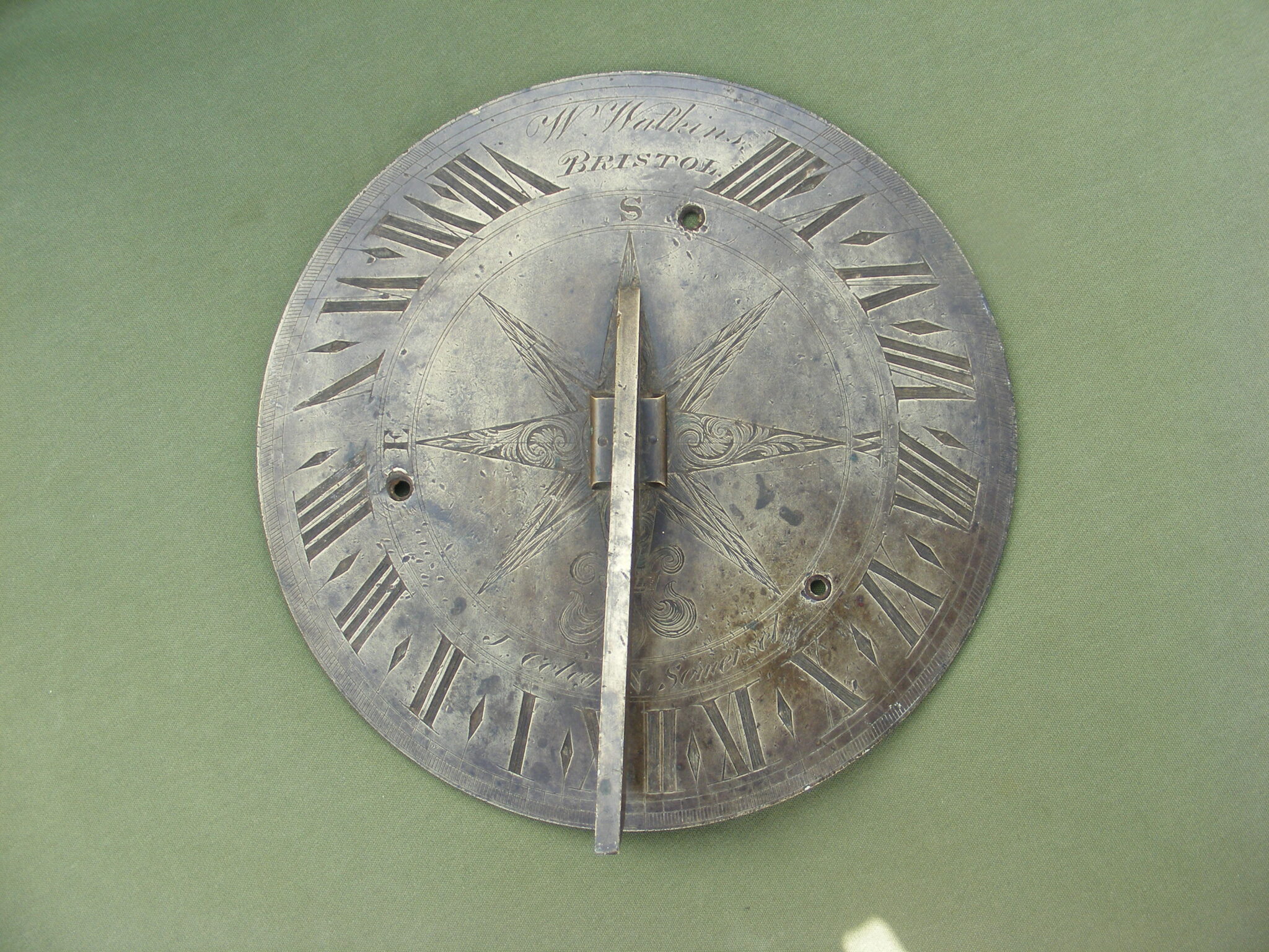 HORIZONTAL ENGLISH SUNDIAL