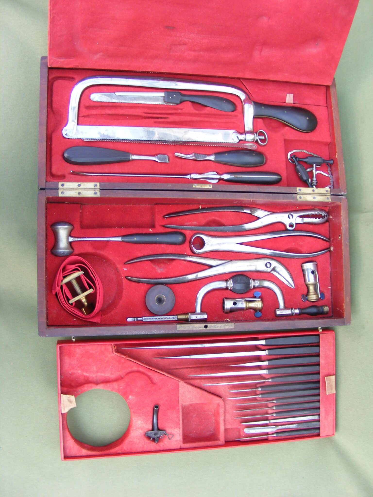 LARGE CASE OF FRENCH SURGICAL INSTRUMENTS BY COLLIN & CO.
