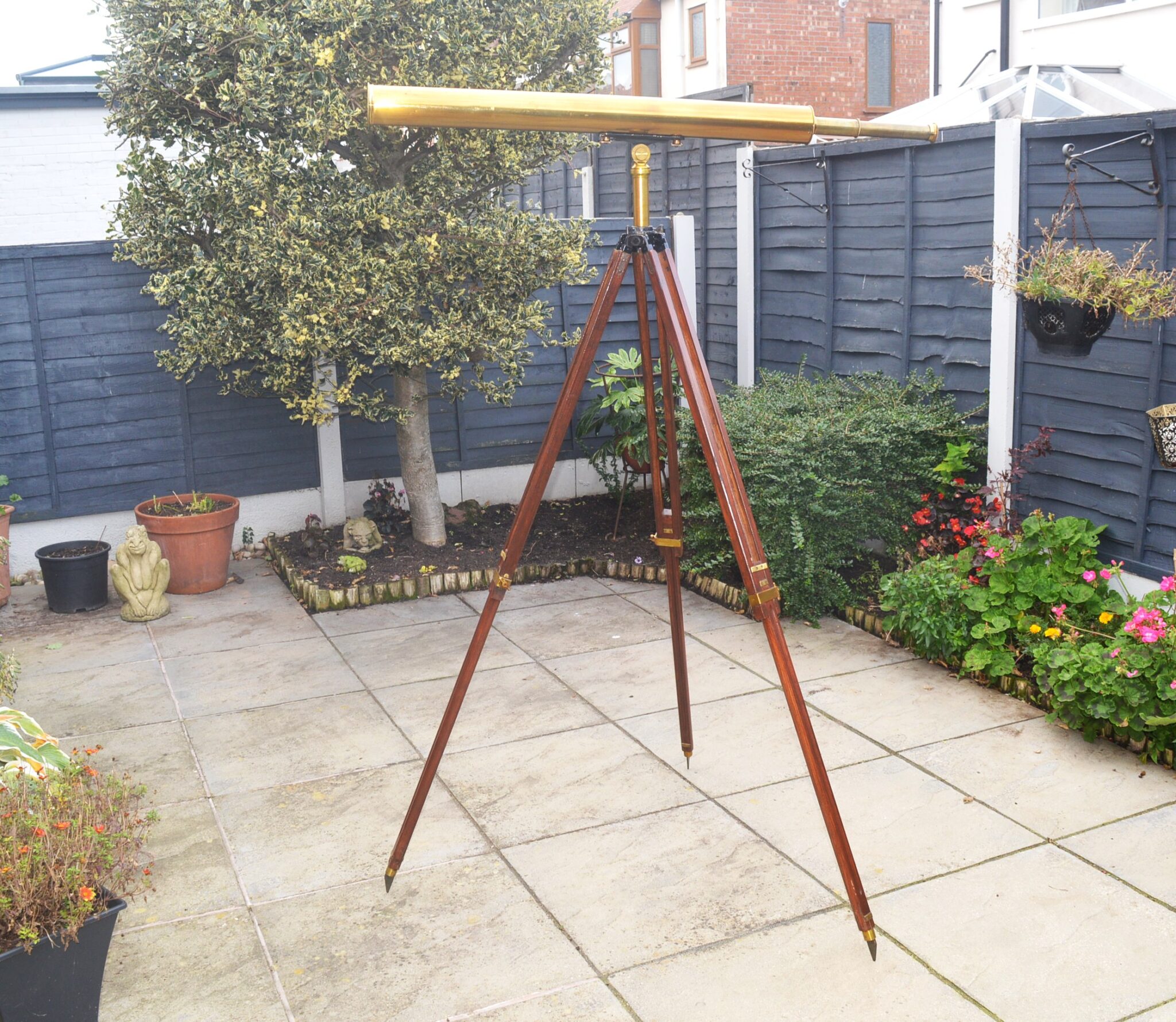 Large telescope and tripod – Armstrong, Manchester.