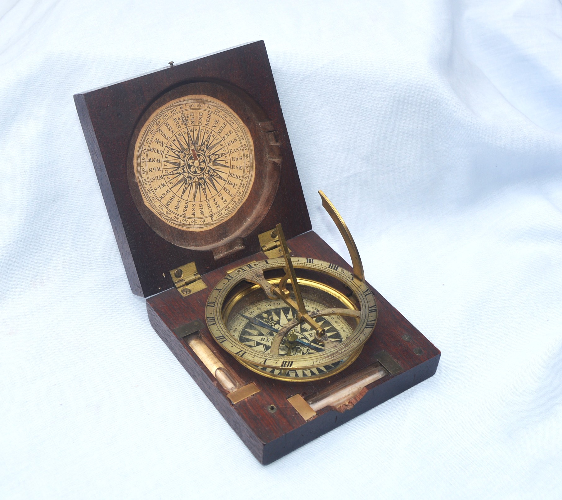 Universal compass sundial – Springer, Bristol.