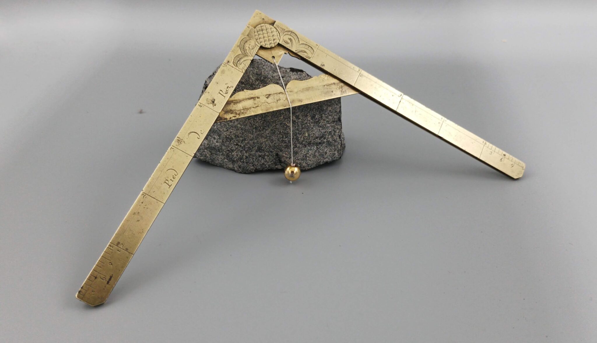 ELEGANT ‘Pied de Roy” /Archipenzolo BY BUTTERFIELD