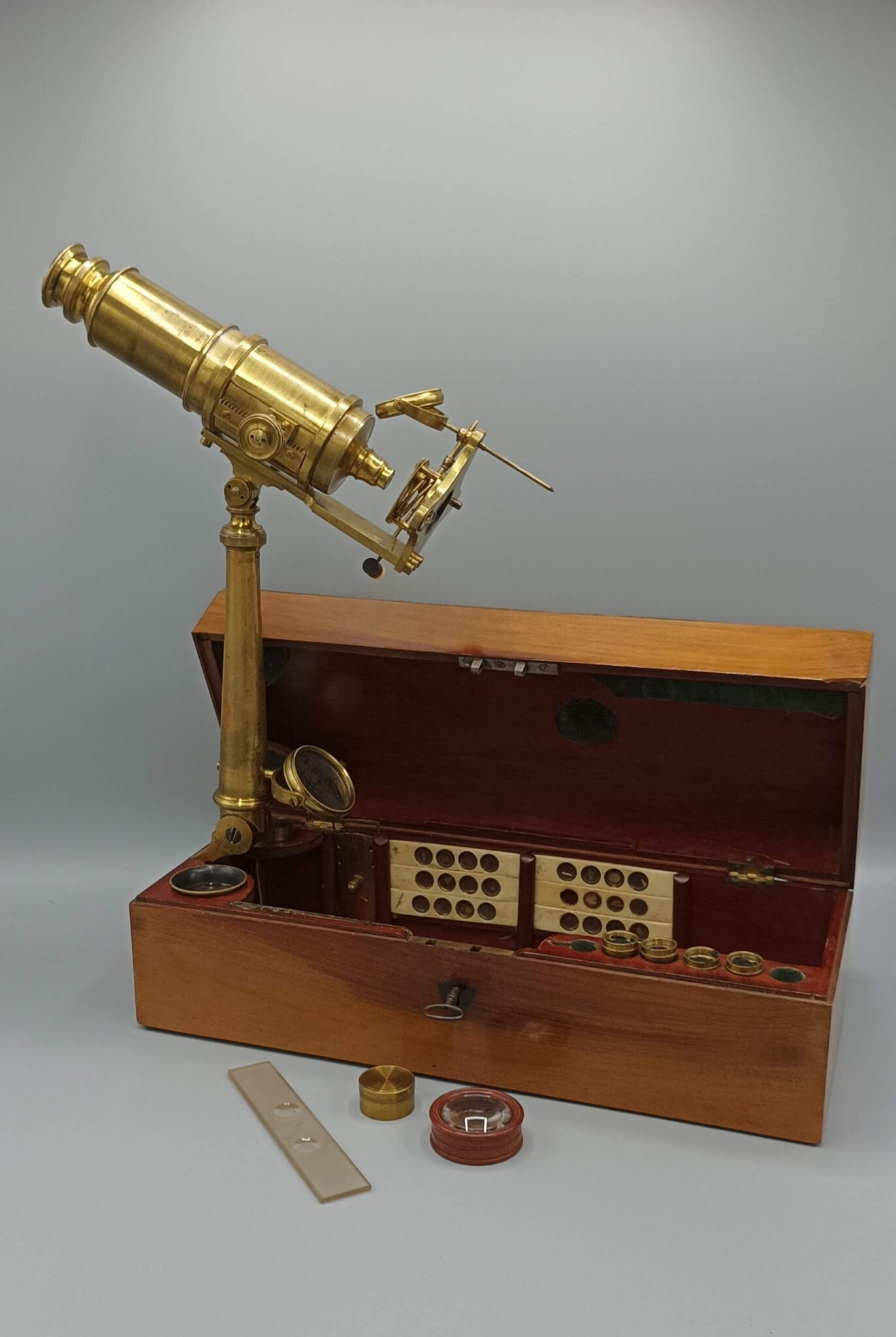 GERMAN CHEST-TYPE MICROSCOPE c.1810-20