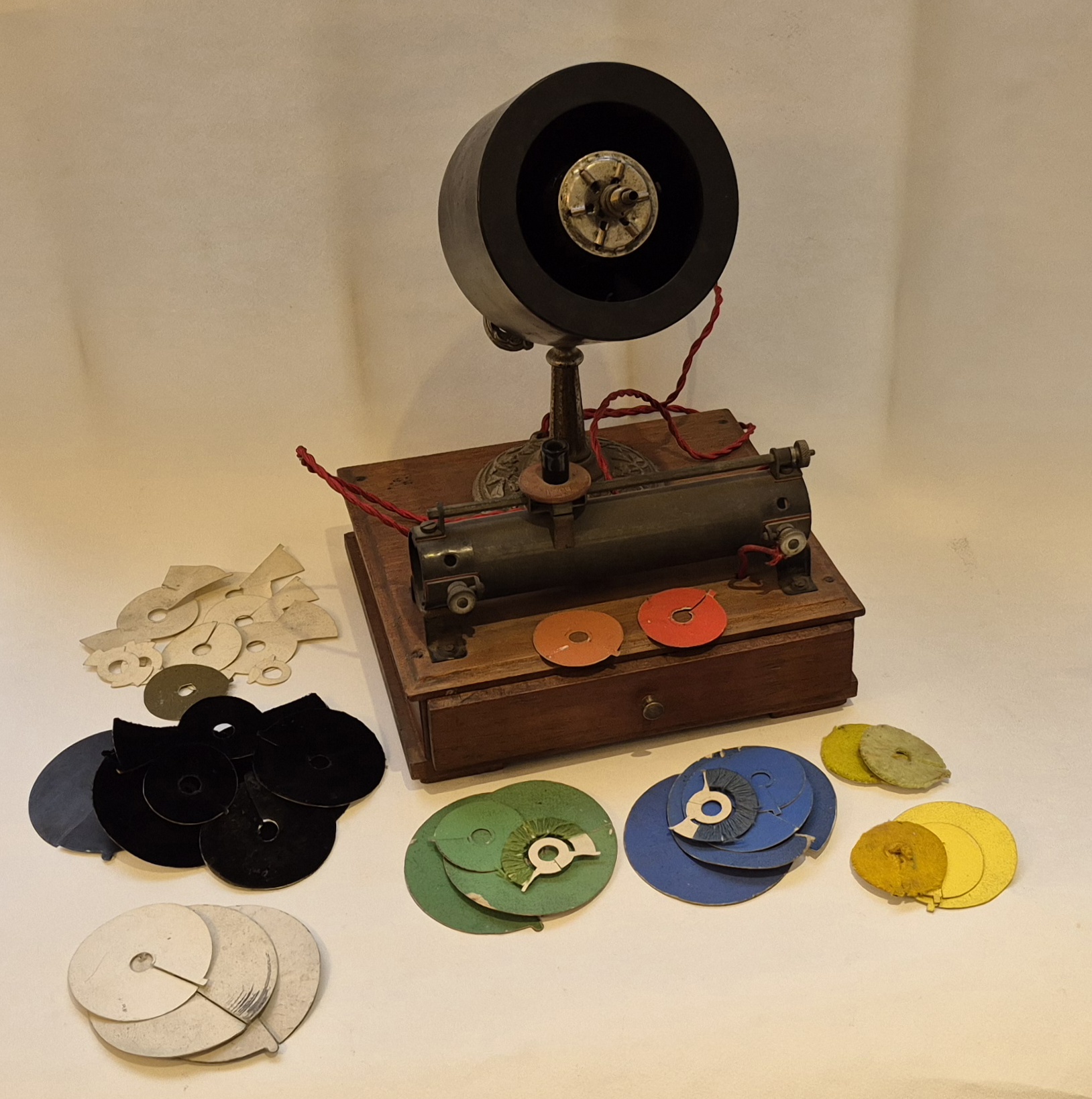 Dosne’s apparatus for Rosensthiel experiments on colors, circa 1900