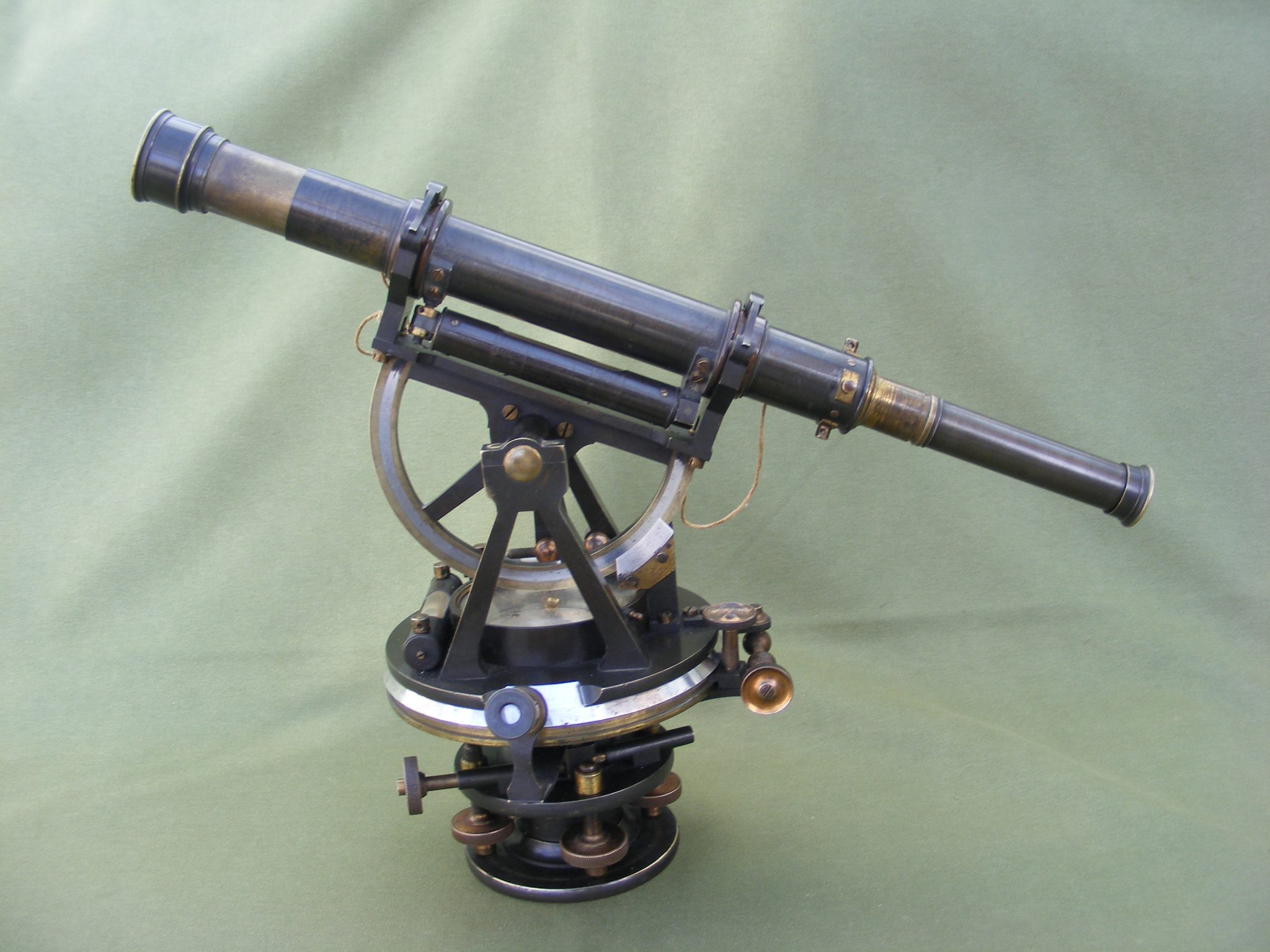 PLAIN THEODOLITE BY JAMES WHITE. GLASGOW