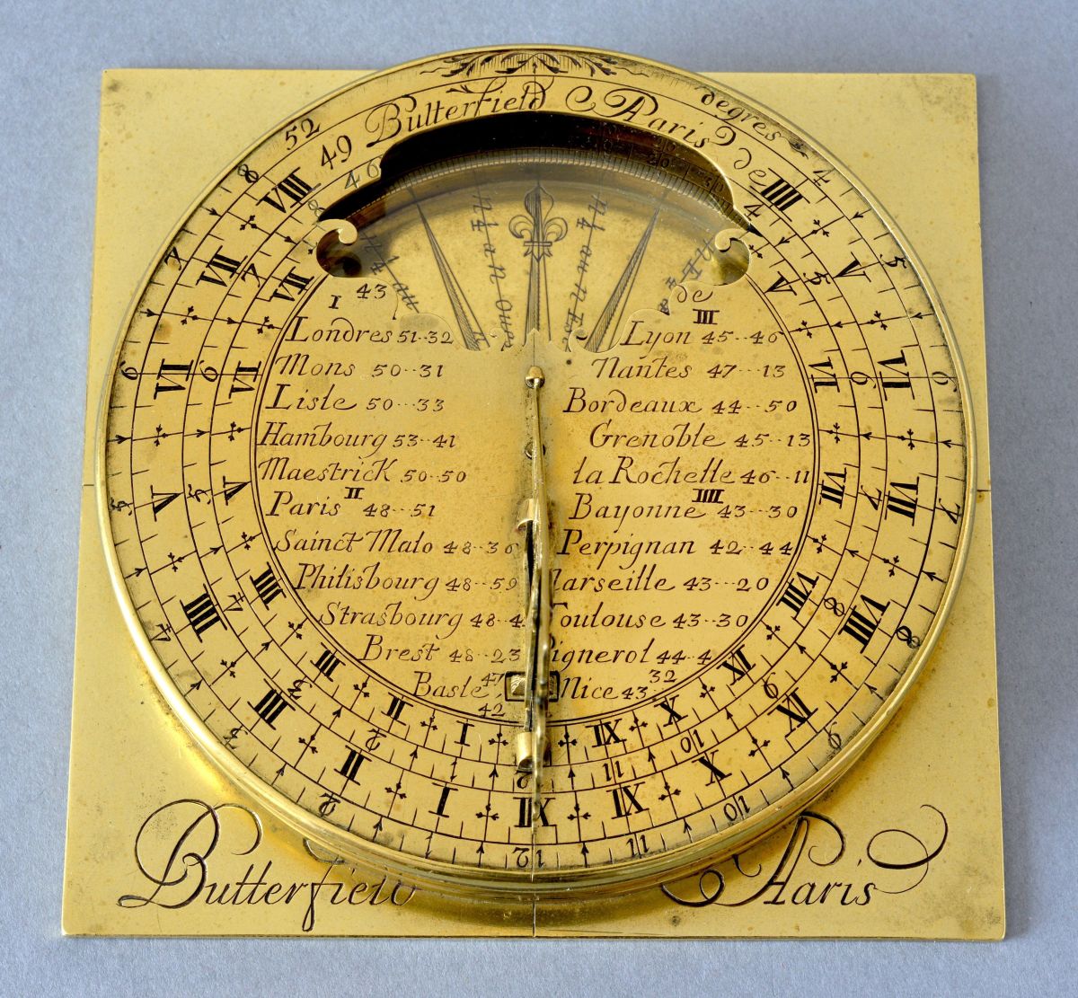 Horizontal sundial in brass with a large compass signed Butterfield A Paris made circa 1680