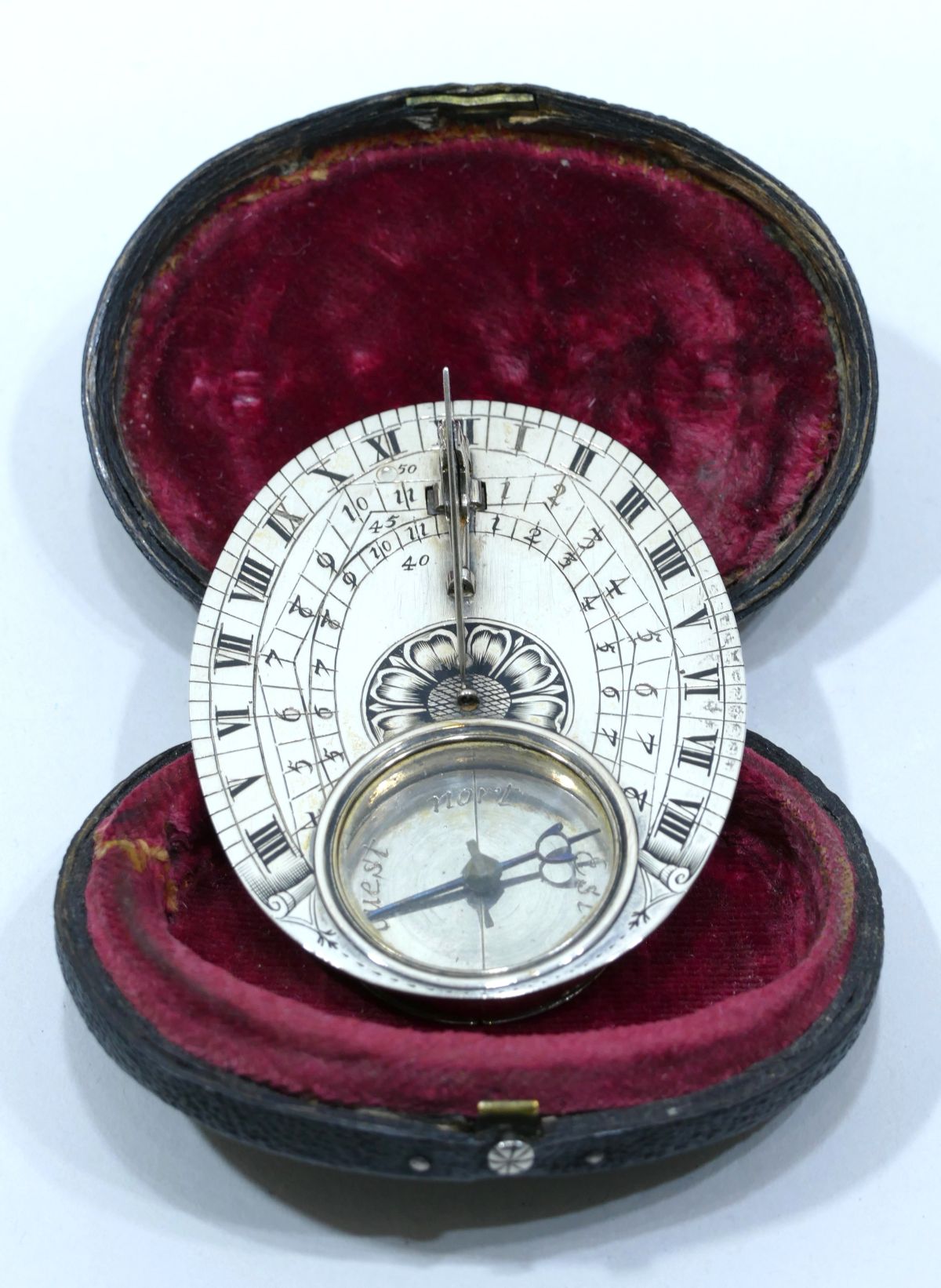 Oval silver sundial signed Roch Blondeau à Paris made circa 1670