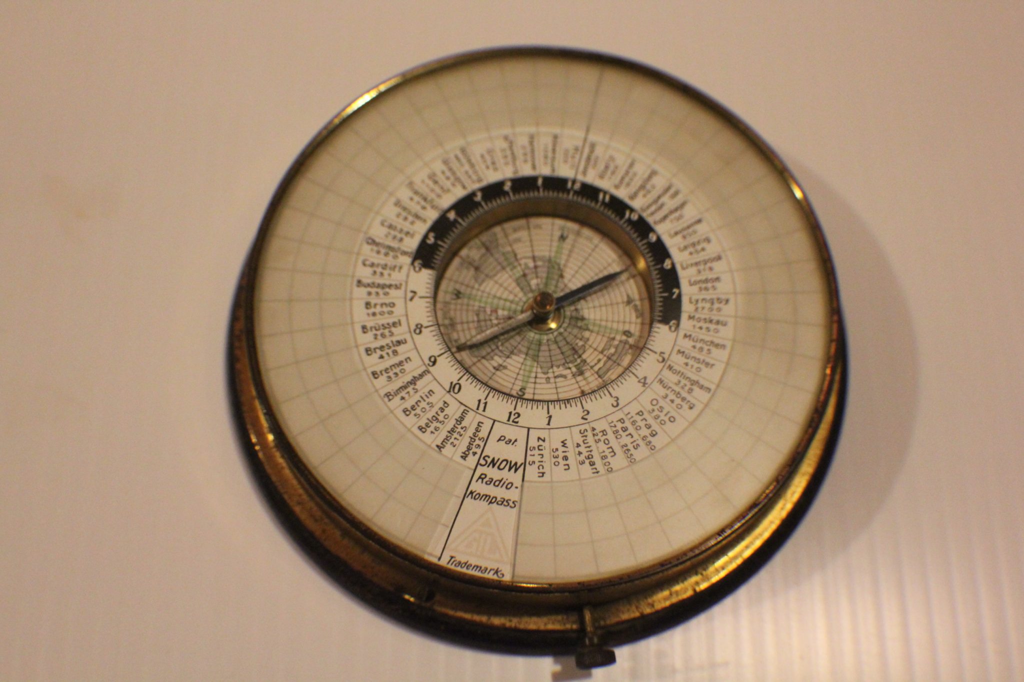 ~UNUSUAL RADIO-COMPASS-SNOW-WORLD MAP c.1900~