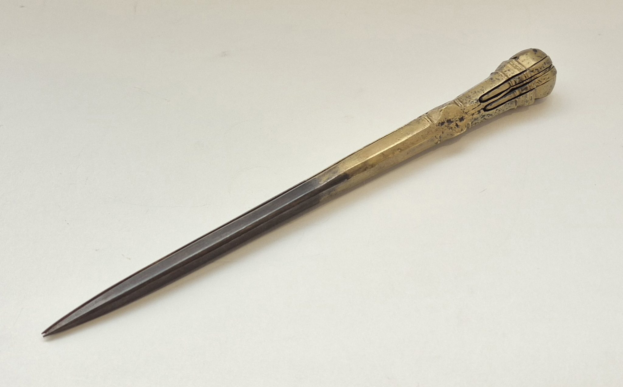A large pair of dividers in brass and steel, 21,5cm/8,5 inches – 17th century