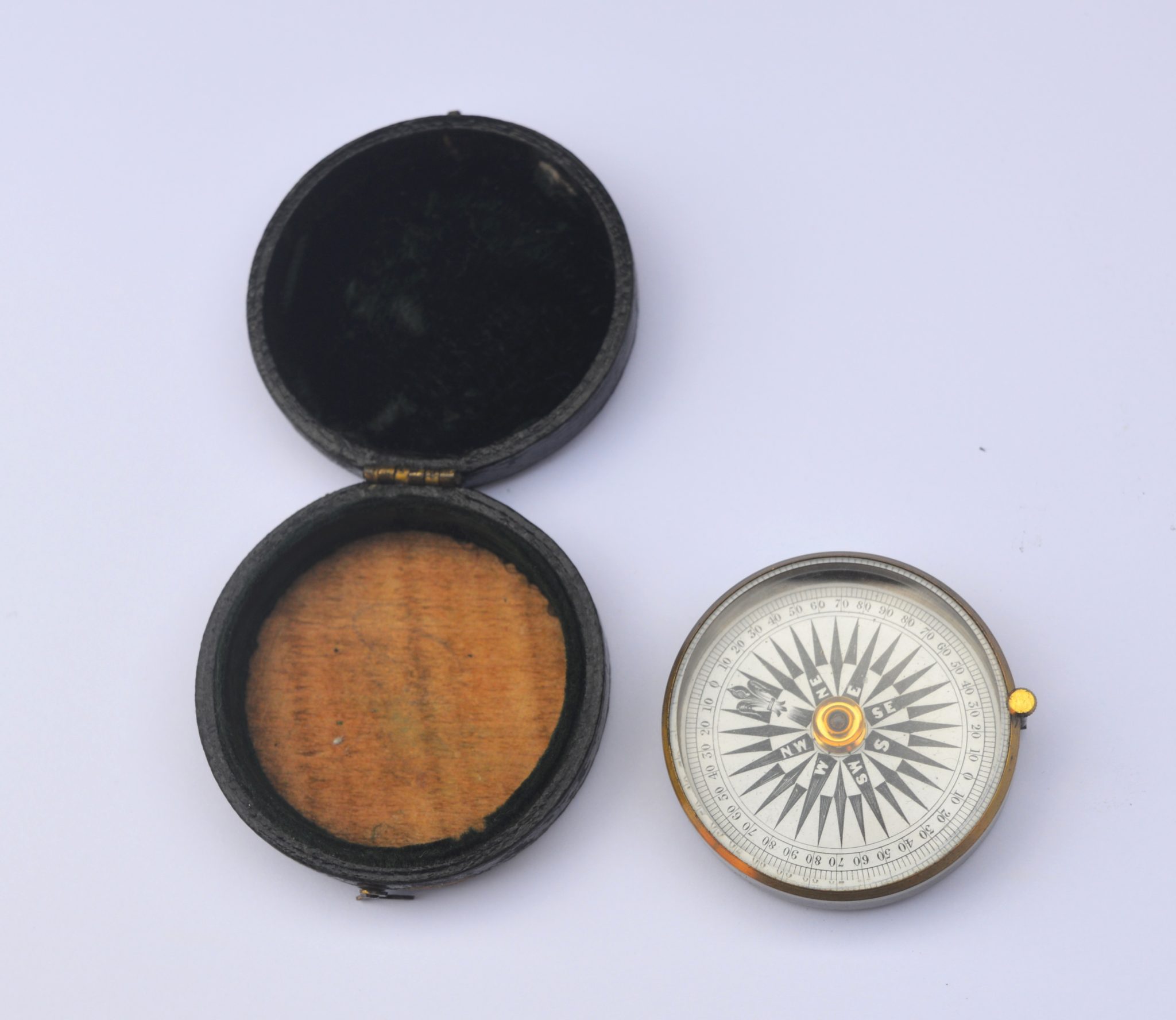 Small brass compass ans case.