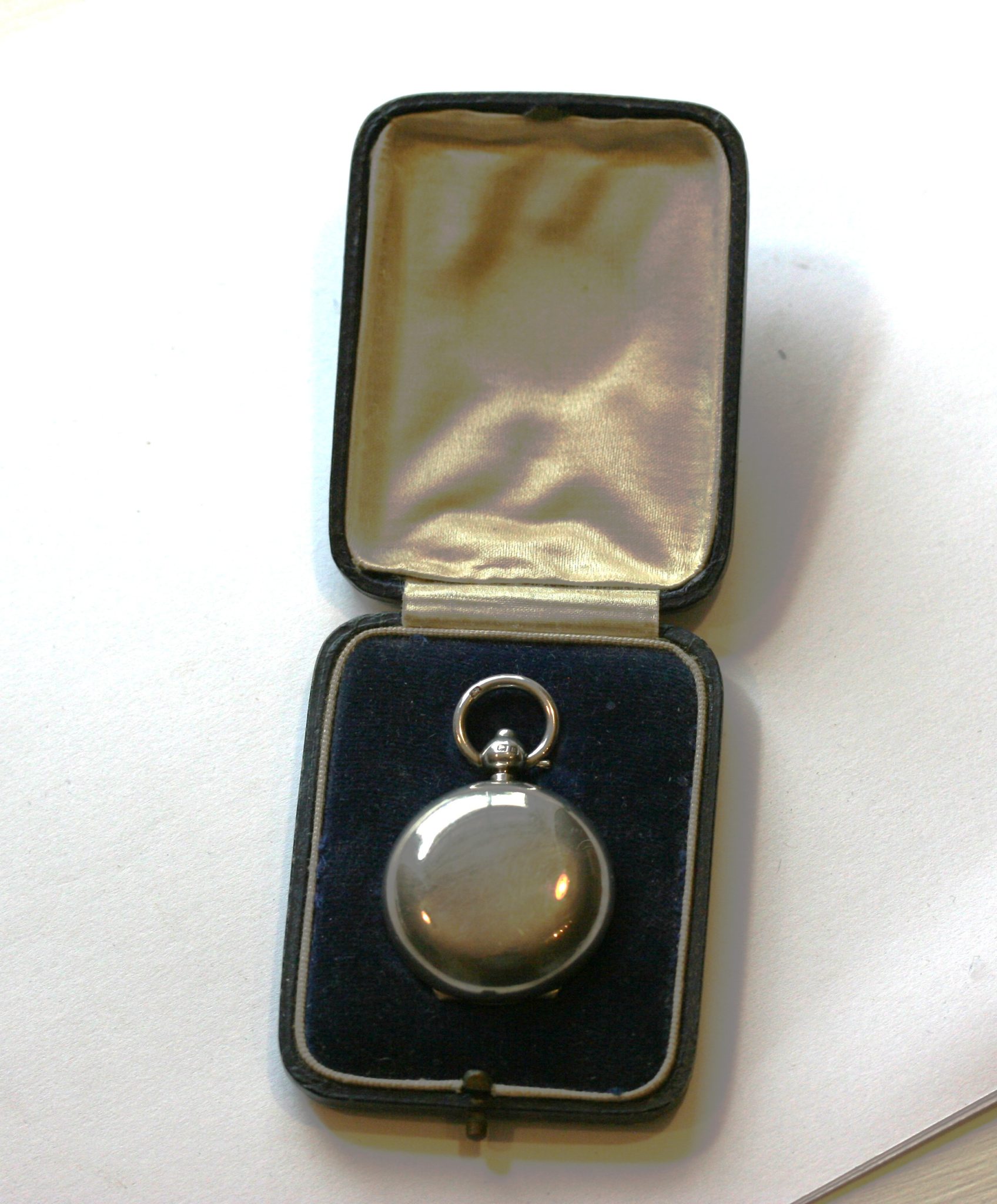SILVER HALLMARKED POCKET MINIATURE COMPASS by DENNISON WATCHCASE CO. DATED 1911, WORKING
