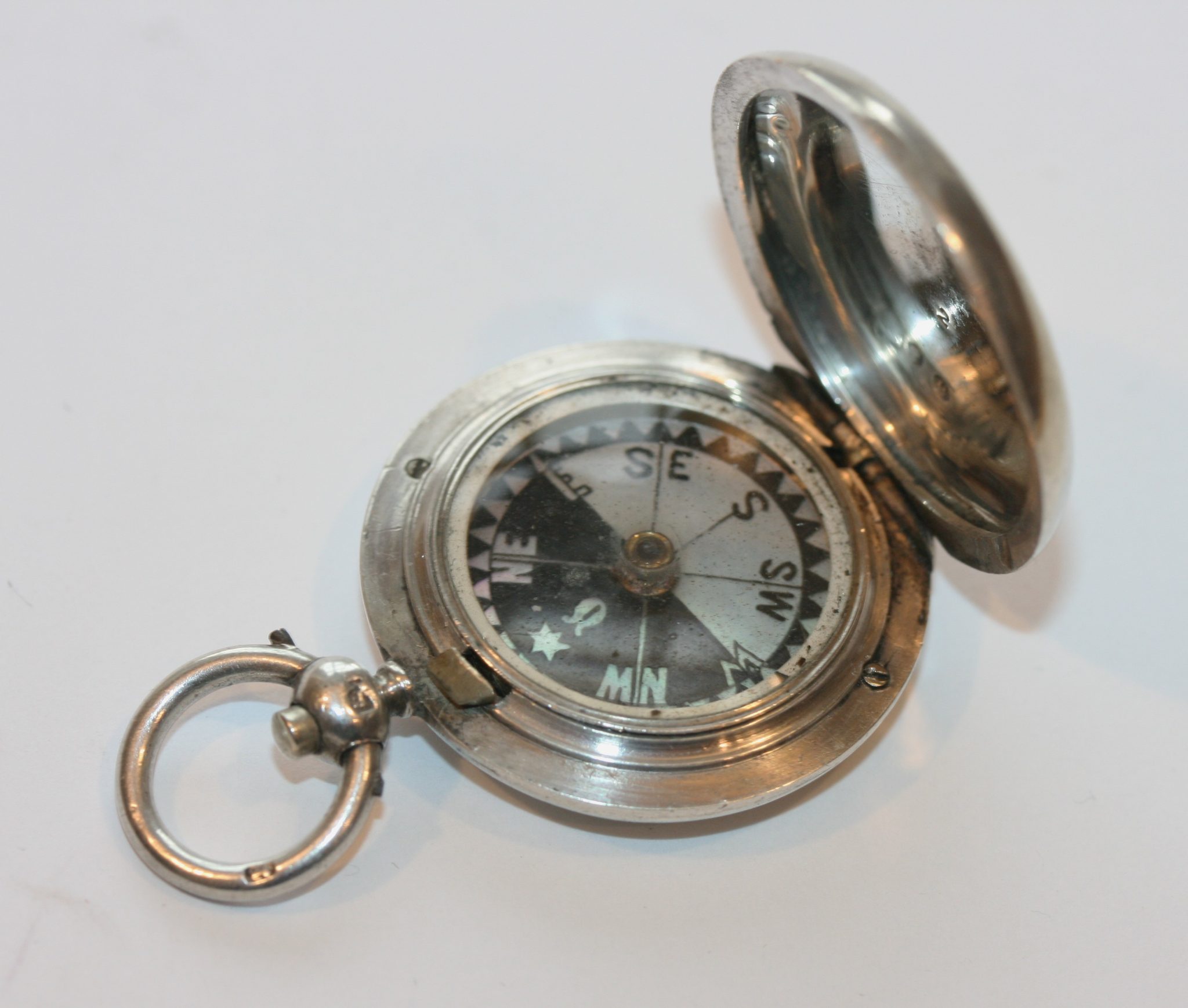 WORKING HALLMARKED MINIATURE POCKET SILVER COMPASS 1 in. diam.DATED 1881