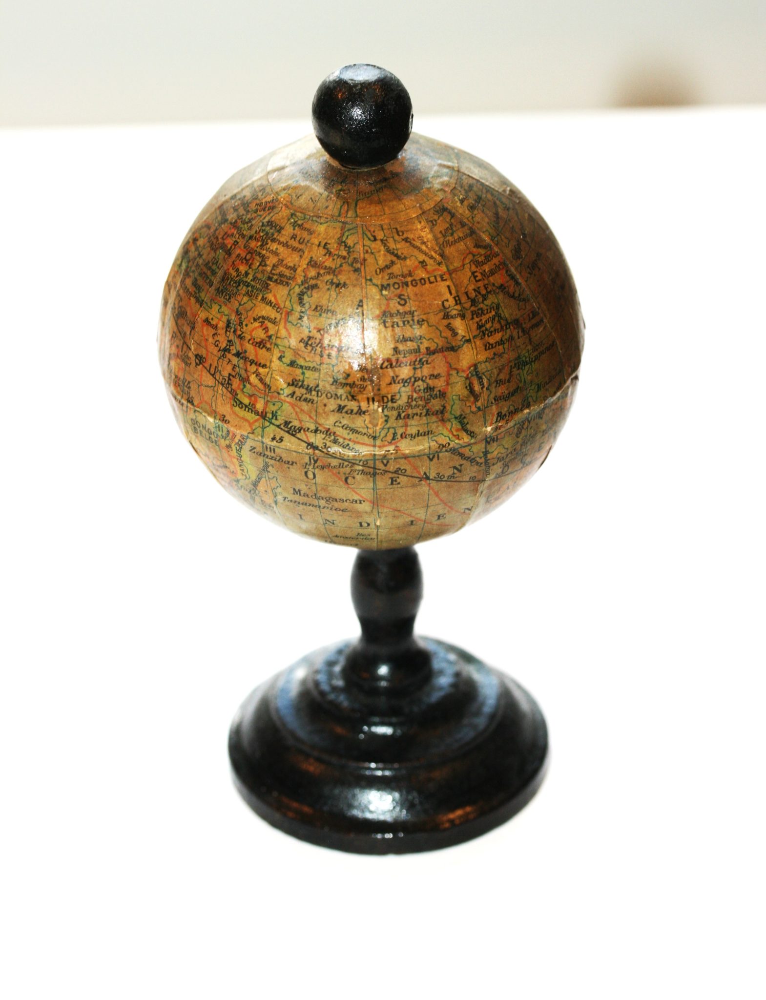 JFL PARIS MINIATURE GLOBE  GOOD COND. 4.5 in TALL