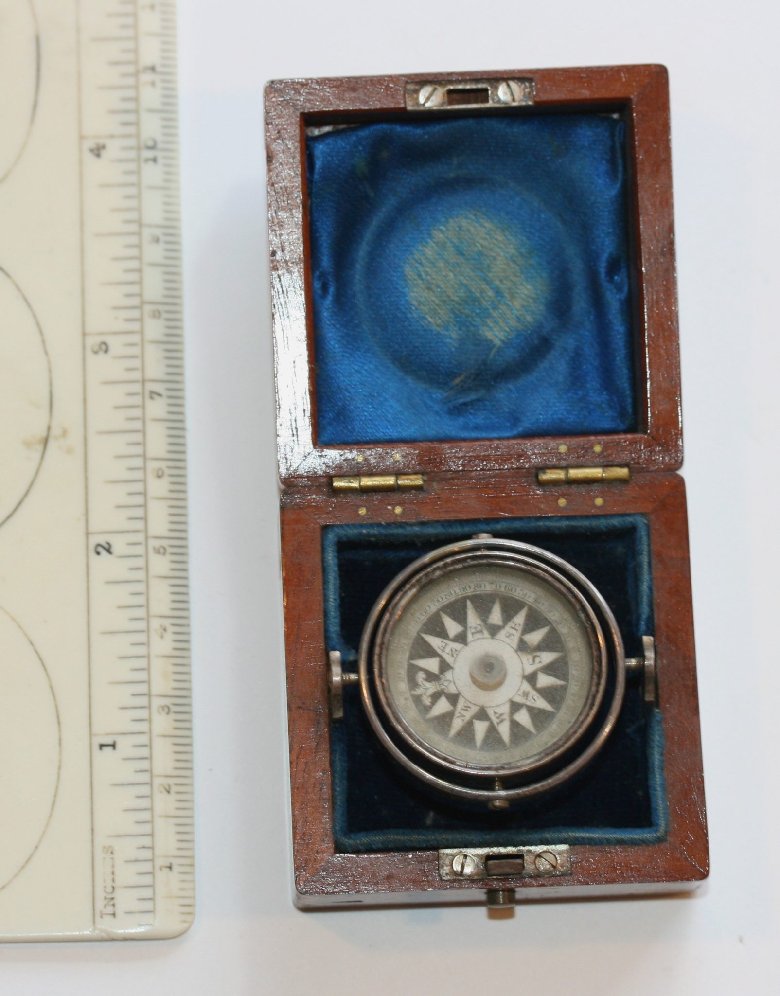 19TH CENTURY POCKET GIMBAL MOUNTED COMPASS, 2.8cm diam , MAHOGANY  CASE, GOOD WORKING COND.