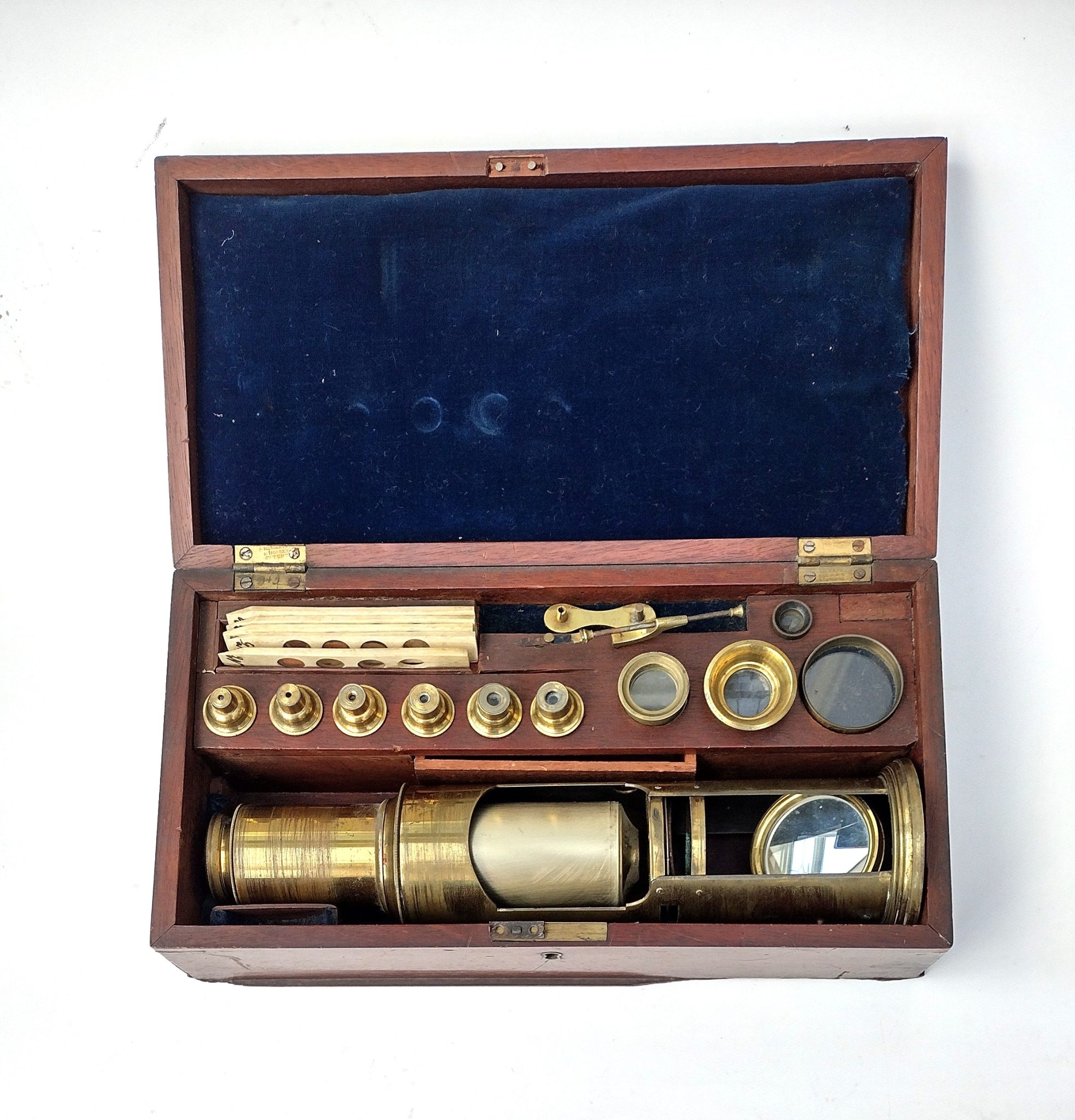 SOLD – Drum microscope and accessories in case. IMG_20260821_134746934_HDR SOLD – Drum microscope and accessories in case.