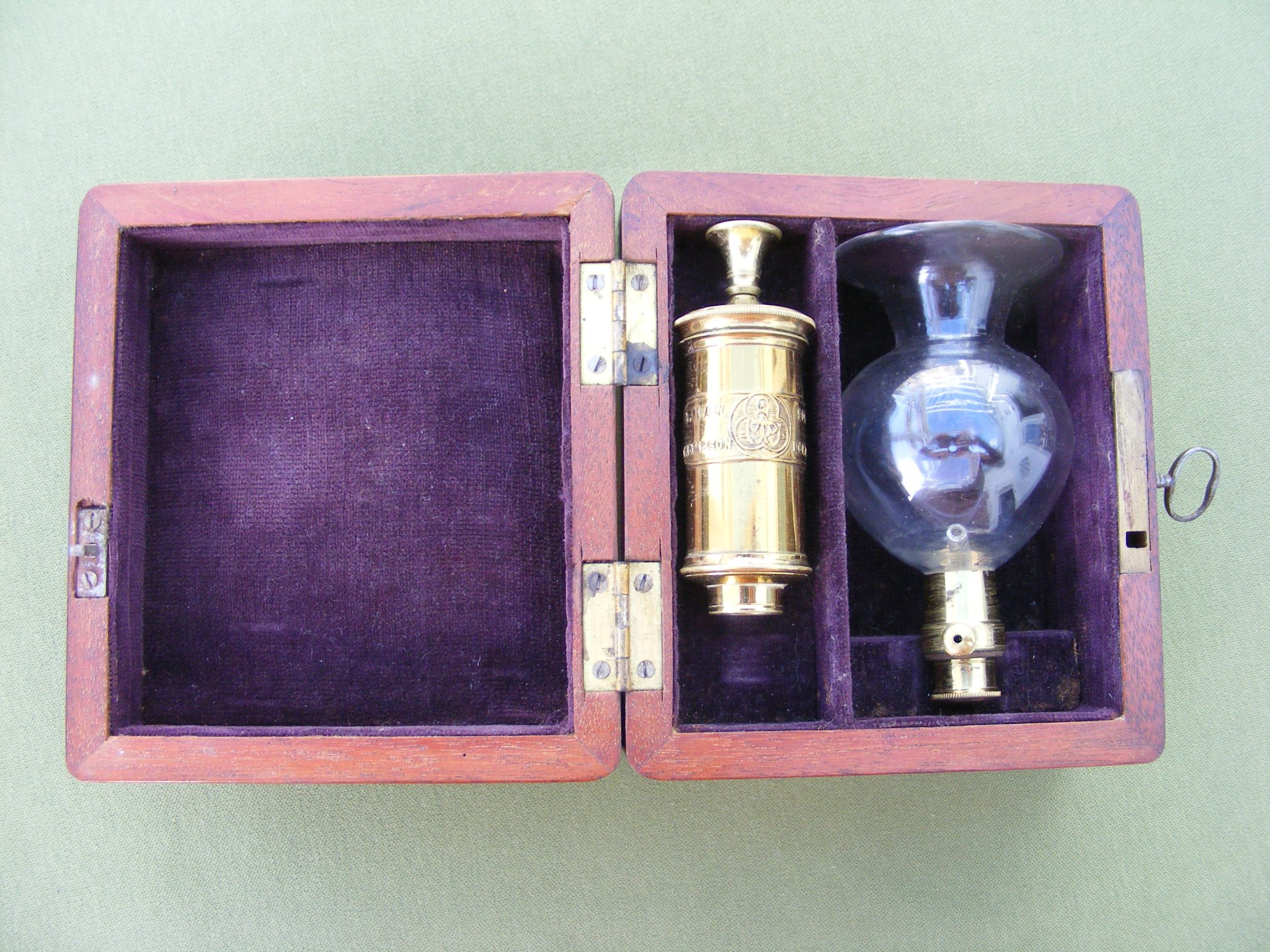 ENGLISH BREAST PUMP
