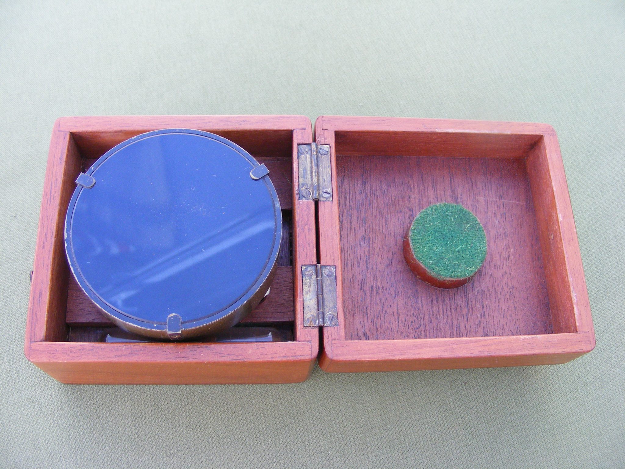SMALL PORTABLE ENGLISH ARTIFICIAL HORIZON