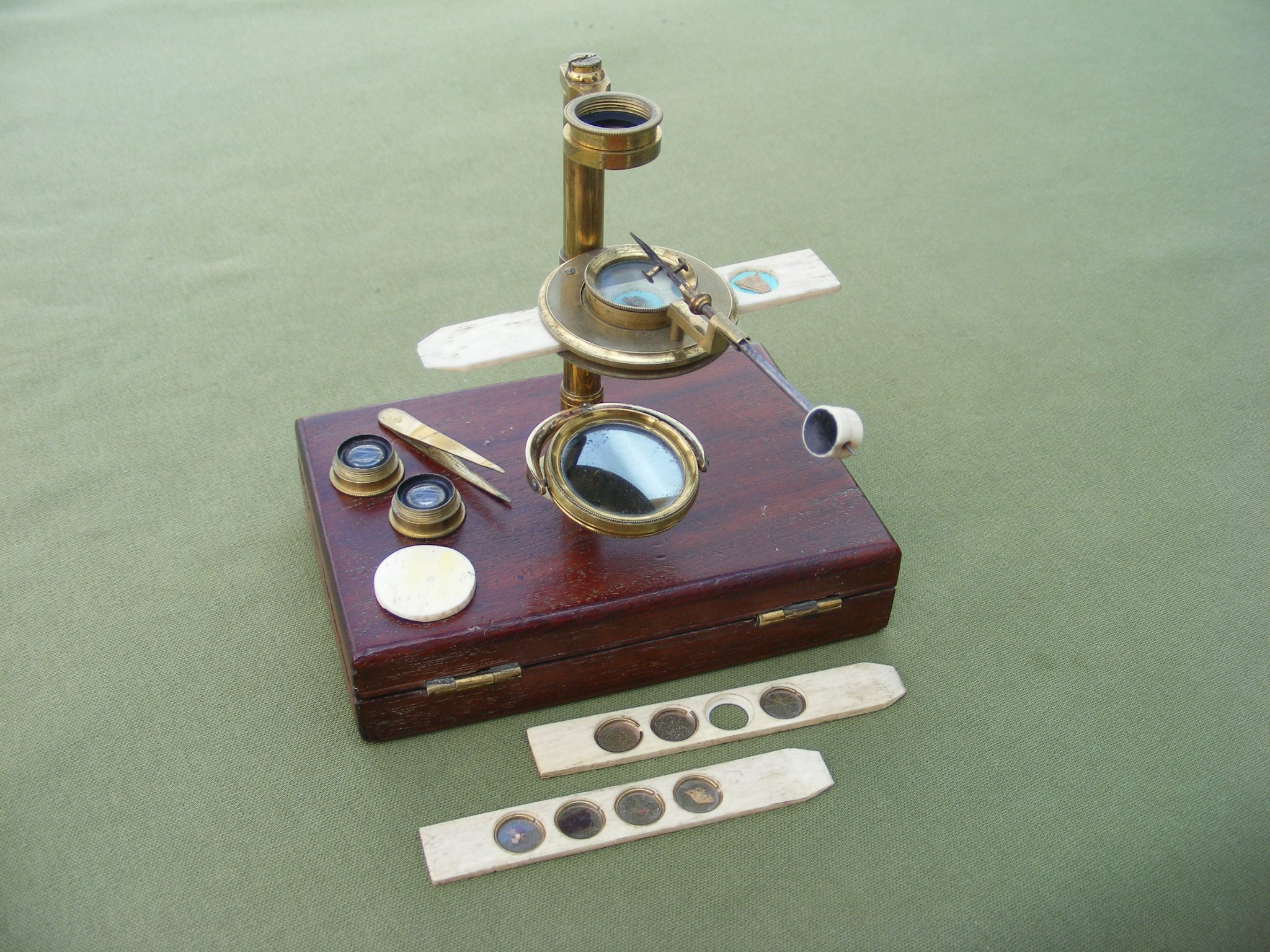 ENGLISH POCKET SIMPLE MICROSCOPE EARLY 19TH C.