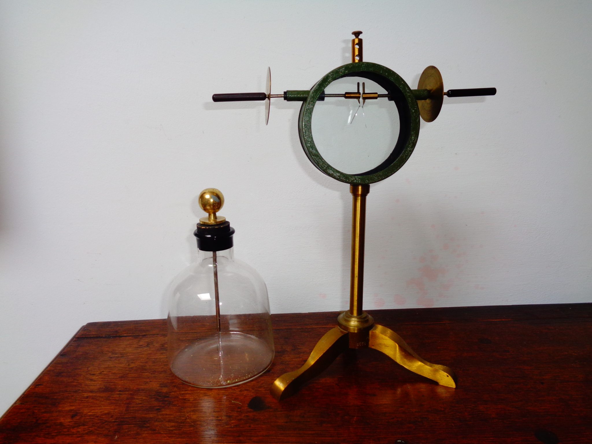 2-leaf electroscope(s) or electrometer, late 19th or early 20th century