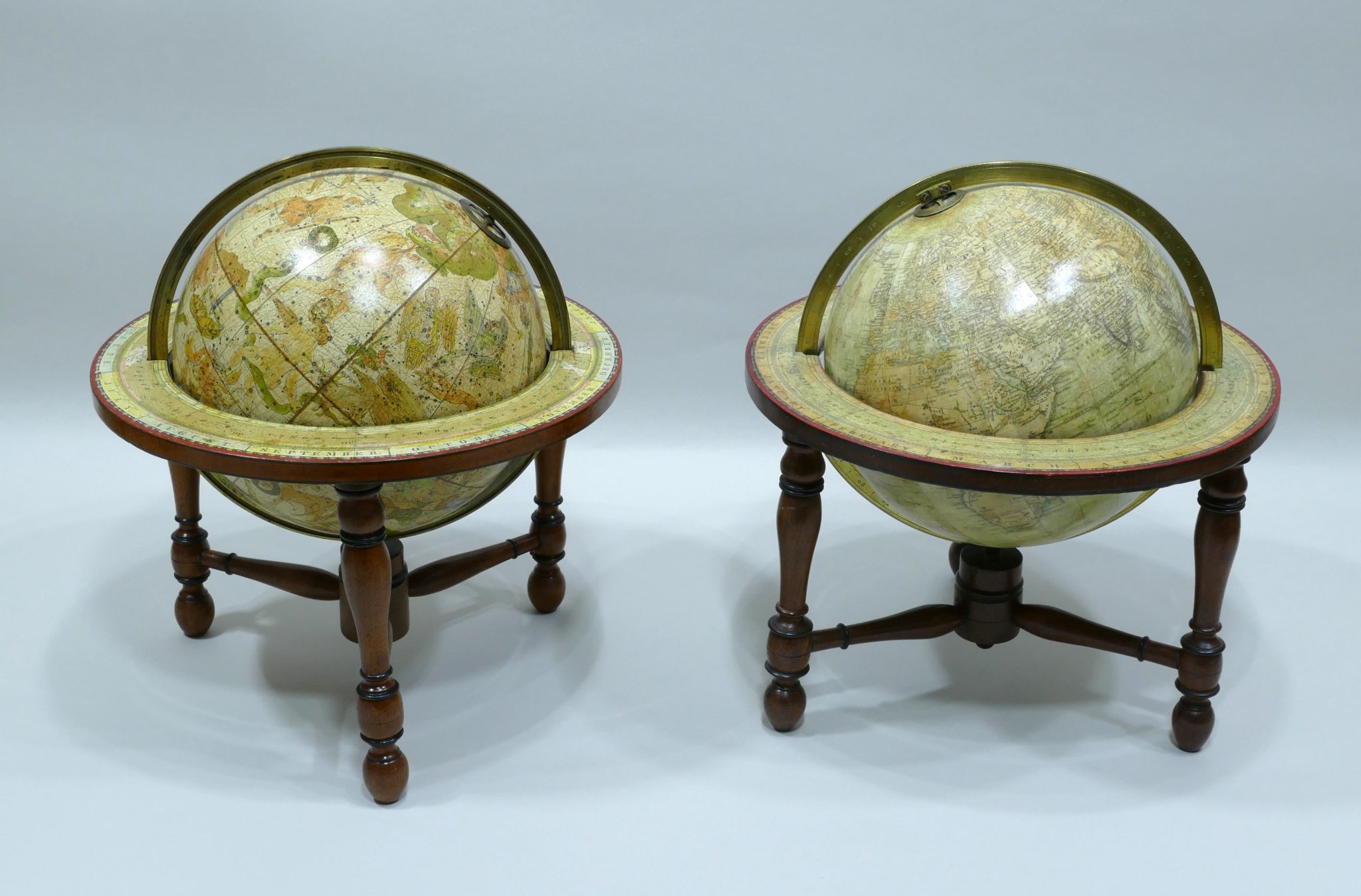 Pair of terrestrial and celestial globes signed Newton London dated 1849 Paire-globes-Newton-DexDR2-01 Pair of terrestrial and celestial globes signed Newton London dated 1849