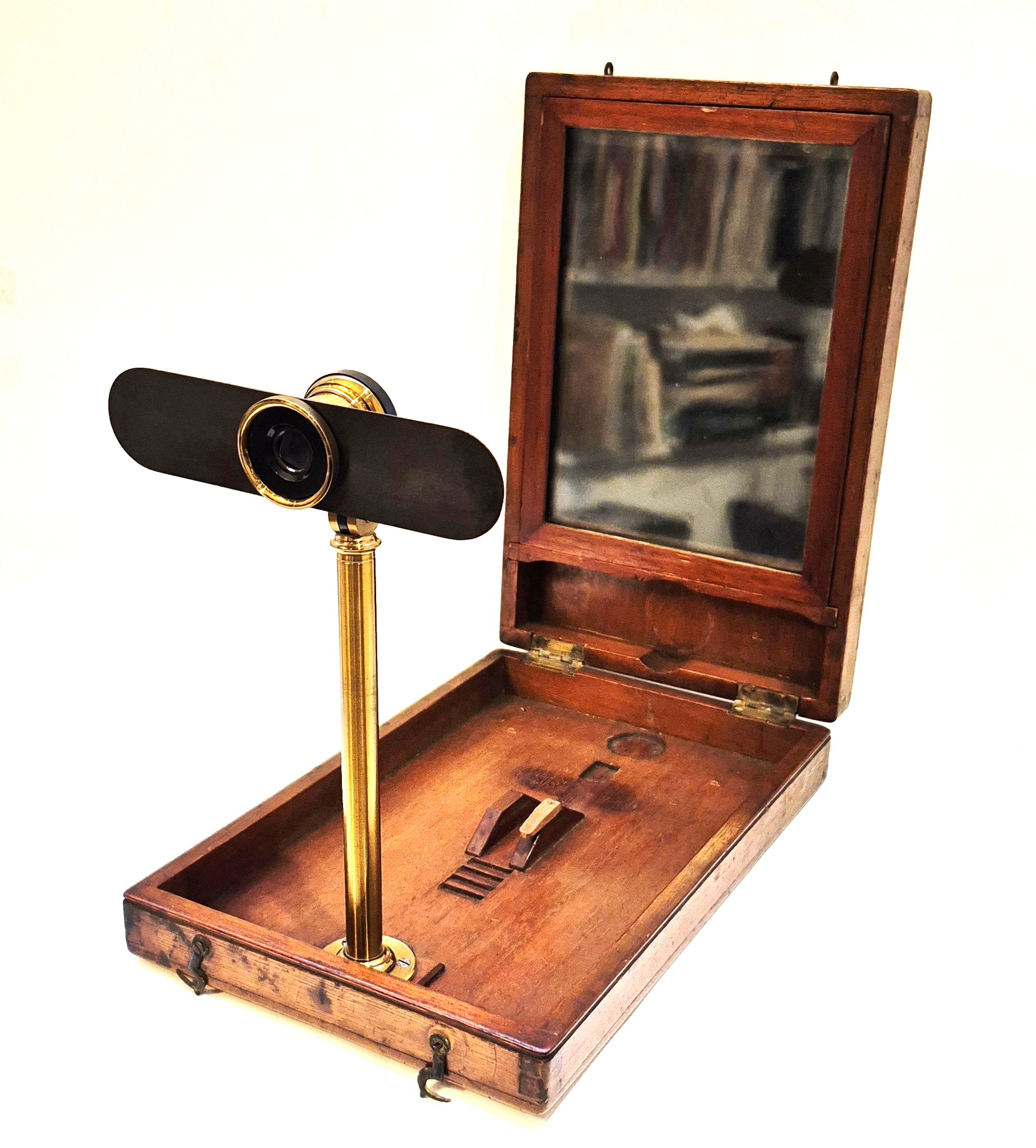 A didactic apparatus for demonstrating the polarization of light, late 19th century