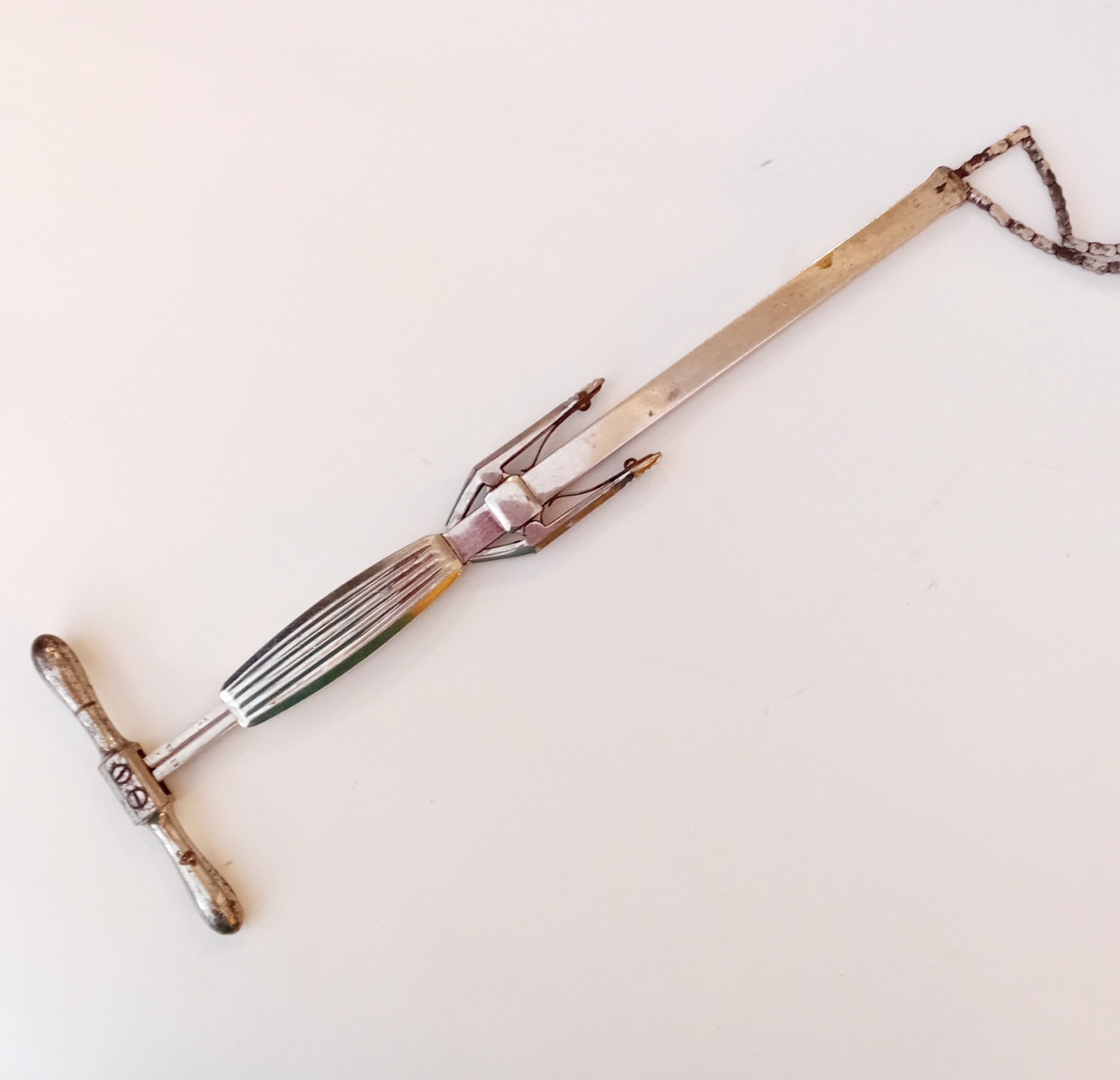 Ecraseur; ‘chain’ model for castration etc.