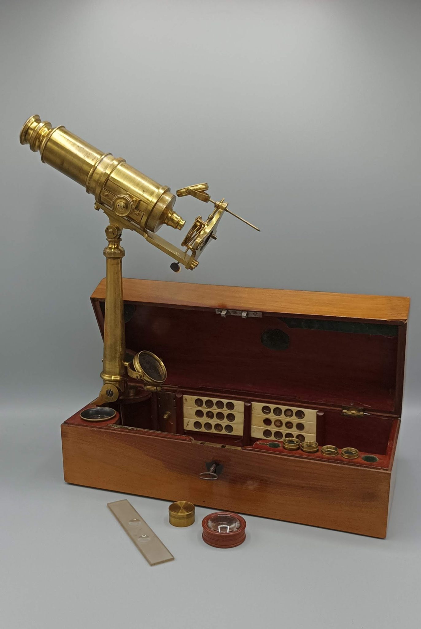 GERMAN CHEST-TYPE MICROSCOPE c.1810-20