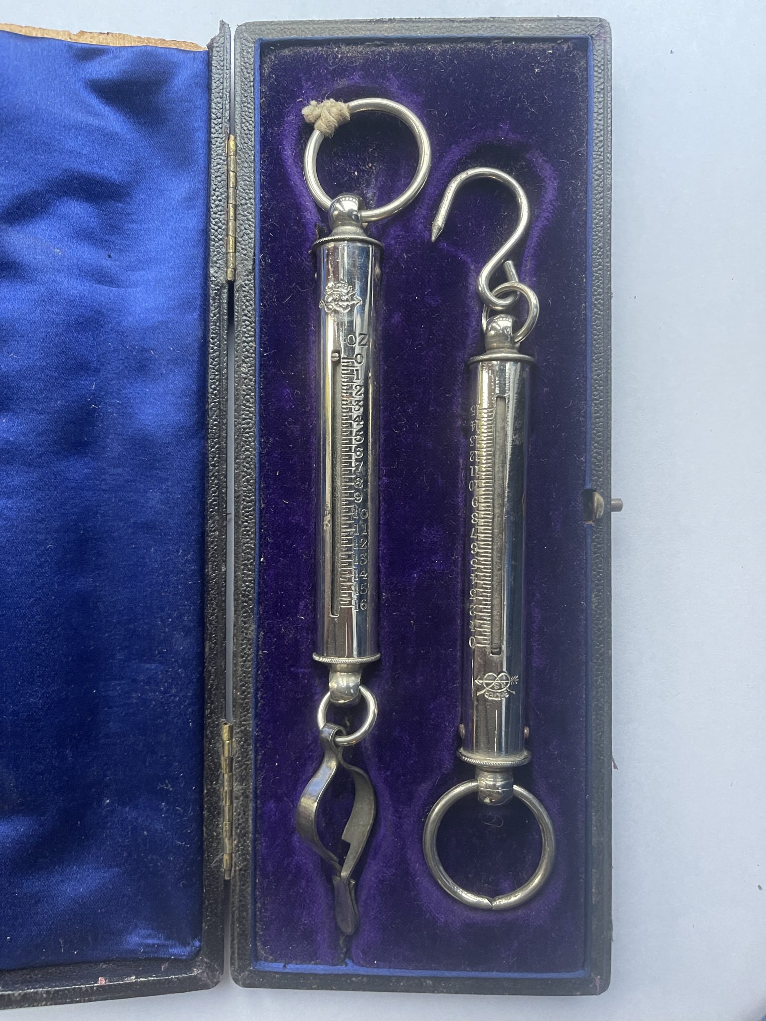 A CASED PAIR OF SALTER SPRING SCALES. ONE FOR  OUNZES  & ONE FOR POUNDS.